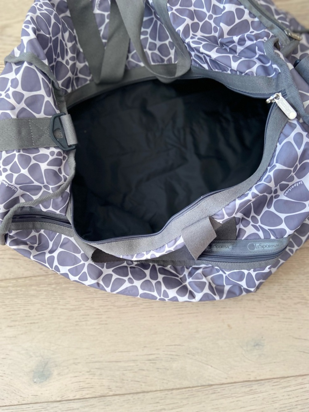 LeSportsac XL Weekender Travel Bag Grey Lightweight Carry-On Overnight - Picture 6 of 13